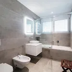 Casa Leini By Quokka 360 - Modern Two Bedroom Near Lido Di Apartment