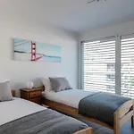 Casa Leini By Quokka 360 - Modern Two Bedroom Near Lido Di Appartement