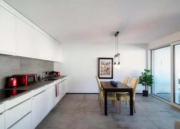 Casa Leini By Quokka 360 - Two-bedroom 3 Minutes From Lido Di アパート ロカルノ